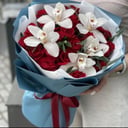 Букет «Афродита» из роз и орхидей