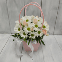 Коробка с цветами «Композиция с хризантемой и кустовой розой»