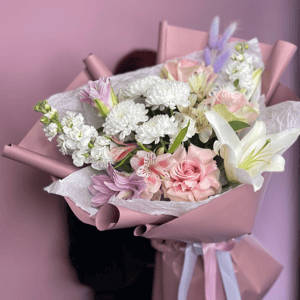 Букет с розой сорта Мондиаль для мамы