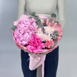 Букет «Горный рассвет» из гвоздик и хризантем