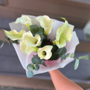 Каллы с эвкалиптом