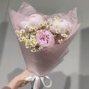 Букет из 3 пионов с ромашками