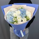 Букет с хризантемами и альстромериями