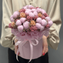 Шляпная коробка с цветами «Композиция из хлопка в розовом оттенке»