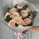 Ранункулюсы с эвкалиптом