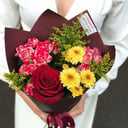 Сборный букет с солидаго из роз и хризантем