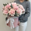 Шляпная коробка с цветами «Французские розы в коробке»