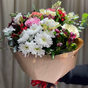 Букет «Яркий взгляд» из роз и эустом