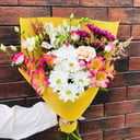 Букет «Лето» из хризантем и альстромерий