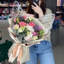 Букет «Время бабочек» из роз и гвоздик