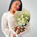 Подарочный набор «Комбо набор 7 – Букет и клубника в шоколаде» из эустом