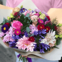 Композиция «Поле цветов» из эустом и хризантем