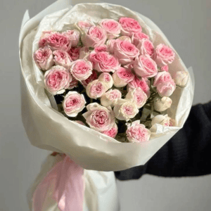 Букет с кустовой розой