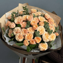 Букет «9 пионовидных роз с эвкалиптом в упаковк»