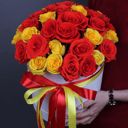 Шляпная коробка с цветами «Солнечный микс» из роз