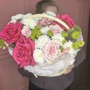 Сборная нежная корзина из роз и хризантем