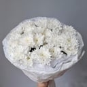 Букет с белой хризантемой