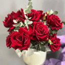 Шляпная коробка с цветами «Розы бархатные с эвкалиптом в коробке»