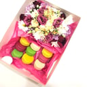 Подарочный набор «Цветы с макарони» из альстромерий и хризантем