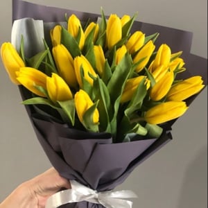 Букет желтых тюльпанов 23 шт