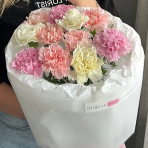 Букет «Love is» из гвоздик