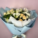 Букет «Ванильное небо» из хризантем и роз