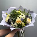 Букет «Аристократический шарм» из хризантем и роз