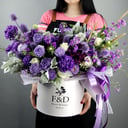 Шляпная коробка с цветами «Сиреневый туман» из роз и эустом