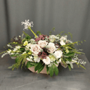 Коробка с цветами «Композиция в садовом стиле "Фантазия"» из роз и хризантем