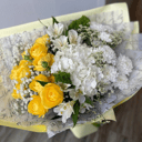 Букет «Лучи солнца» из роз и хризантем