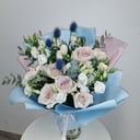 Букет «Время любить» из роз и эустом