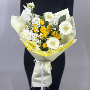 Букет «Ромашечная» из гербер и роз