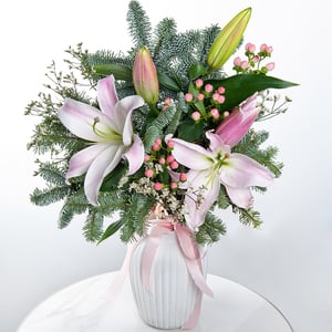 Букет «Зимний вальс» из лилий