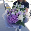 Букет «Лавандовые оттенки» из эустом и пионов