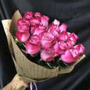 Букет «25 сиреневых роз 60 см, крафт»