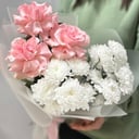 Букет из французских роз и хризантемы