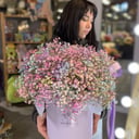 Шляпная коробка с цветами «Композиция из гипсофилы»