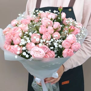 Букет из роз с гипсофилой