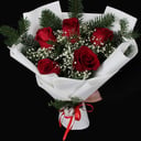 Букет «Зимний сад» из роз и гипсофил