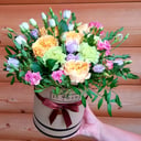 Композиция «Вместо тысячи слов» из роз и эустом