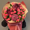 Букет из кустовых роз и хризантемы бигуд