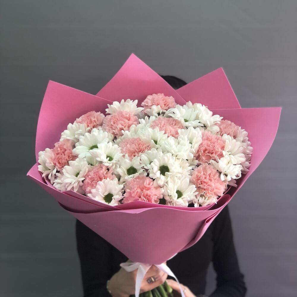 Букет хризантем с диантусом