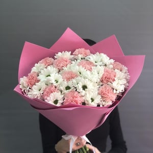 Букет хризантем с диантусом