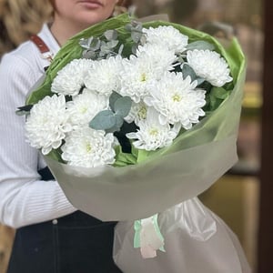 Букет «Хризантема в стильном оформлении»