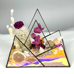 Домик в горах заката