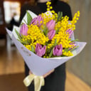 Букет 9 сиреневых Тюльпанов с мимозой