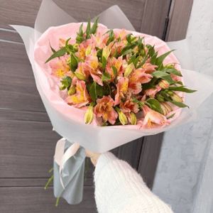 Букет милый и нежный из альстромерий