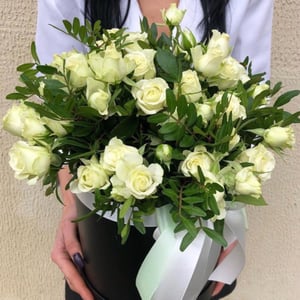 Шляпная коробка с цветами «Цветочная композиция "Воспоминания"» из роз