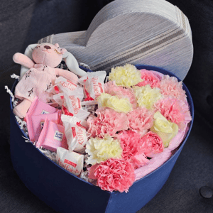 Сладкий подарочный набор с цветами