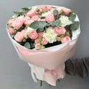 Букет Коралловый бриз из роз и диантусов